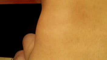 Cogiendo rico en la oficina moviendo el culito