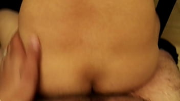 Cogiendo rico en la oficina moviendo el culito