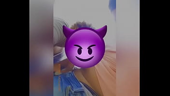 Ella me chupa el pene con tanto amor