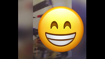 Ella me chupa el pene con tanto amor