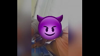 Ella me chupa el pene con tanto amor