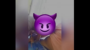 Ella me chupa el pene con tanto amor