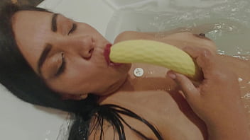 A foda no academia suada e sem calcinha a putaria não esperou o motel