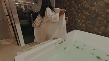 A foda no academia suada e sem calcinha a putaria não esperou o motel