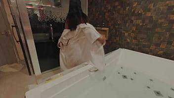 A foda no academia suada e sem calcinha a putaria não esperou o motel