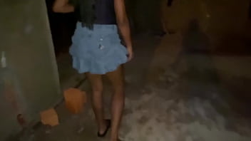 Levei minha nenhina na casa de contrusao levanteoi seu shortinho e comi seu cu