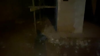 Levei minha nenhina na casa de contrusao levanteoi seu shortinho e comi seu cu