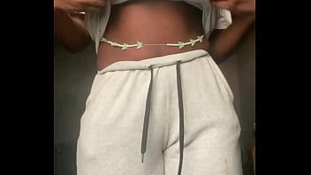 Envie de mettre une bite entre mes seins ce matin je m’ennuie