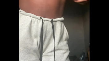 Envie de mettre une bite entre mes seins ce matin je m’ennuie