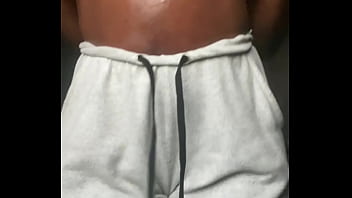 Envie de mettre une bite entre mes seins ce matin je m’ennuie