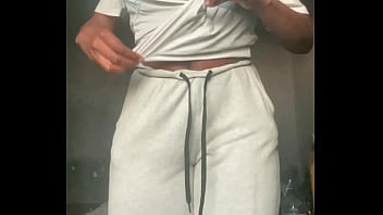 Envie de mettre une bite entre mes seins ce matin je m’ennuie