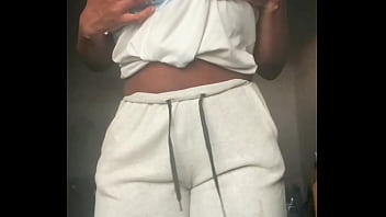 Envie de mettre une bite entre mes seins ce matin je m’ennuie