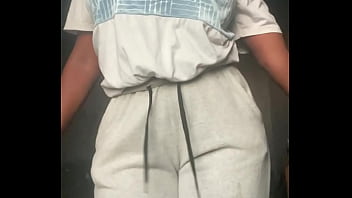 Envie de mettre une bite entre mes seins ce matin je m’ennuie