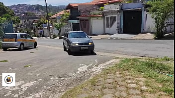 Professora de biologia dá uma boa nota para um aluno bronzeado de saia curta depois que ela faz um boquete nele e de dar o cu para ele