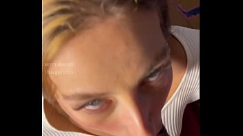 Novinha loira de olho azul no primeiro encontro do tinder mamou e deu muito no motel temático