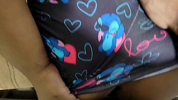 Enteada é flagrada pelo seu padrasto e é fudida