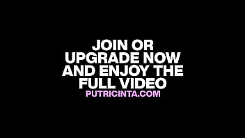 Horny slut putri cinta spread legs showing her tanned tight pussy Horny slut putri cinta spread legs showing her tanned tight pussy