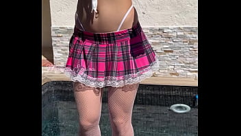 Tu valides ma tenue d’écolière