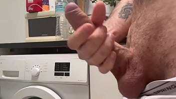 Así estoy hoy de pensar con quien voy a grabar hoy y lo rico que vamos a follar… ufff ya tendrán video that’s