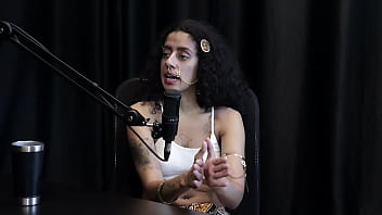 Safada most as tatuagens nos itos depois de falar que valoriza suas quenas conquistas gosta de enfiar o dedo no cu de tapas refere boquete bibi houni watch sheer red