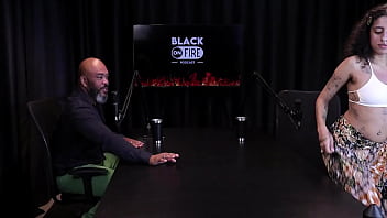 Safada most as tatuagens nos itos depois de falar que valoriza suas quenas conquistas gosta de enfiar o dedo no cu de tapas refere boquete bibi houni watch sheer red