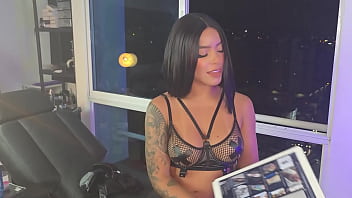 Sexy big ass slut pays her tattoo artist with sex anissamiller