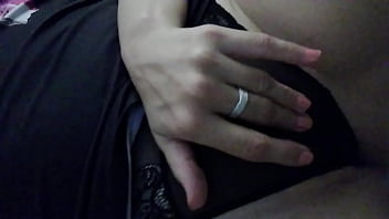 Moment détente du soir vidéo en mode plus coquine uniquement pour mes fans