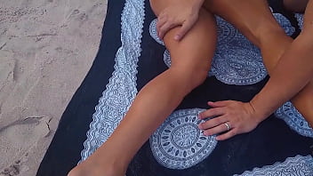 Fui na praia naturista fazer sexo ao ar livre