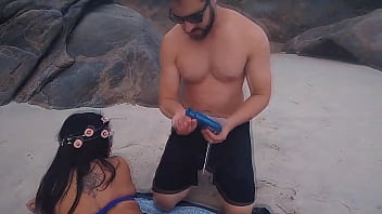 Fui na praia naturista fazer sexo ao ar livre
