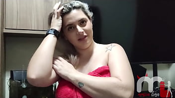 Marido devendo para agiota e o jeito foi entregar a mulher a mulher como pagamento de dívida a safada deu até o cu para o agiota e o segurança dele