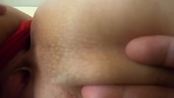 Tienes que mamarle el culo a tu m antes de que vaya al trabajo