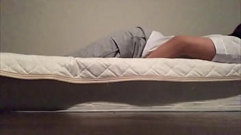 【ぱじゃまでオナニー】いつも電気消して1人の時間になったらおもちゃ取りだしてクリトリスに電マあてて、、