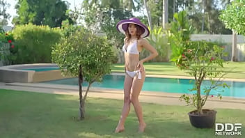 Hats off to the solo seduction production