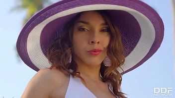 Hats off to the solo seduction production