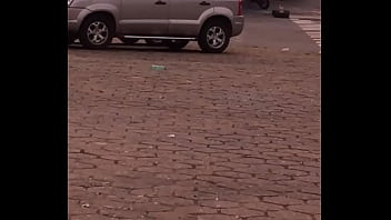 Morena gostosa de short socado