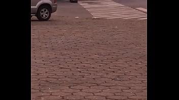 Morena gostosa de short socado