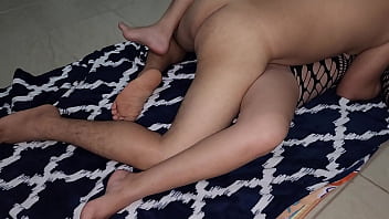 Asi se pone para que se la meta mi hermanastra