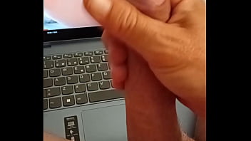 Masturbandome viendo mis videos fallando hasta correrme