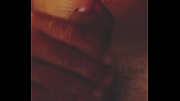 Masturbandome viendo mis videos fallando hasta correrme