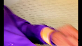 I just fucked my girlfriend’s step mother and made her squirt on her daughters bed