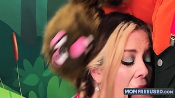 Play show hosts start fucking backstage and mid show