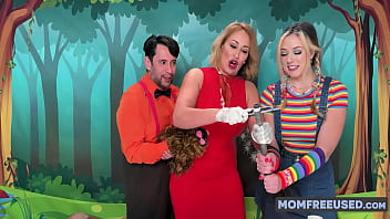 Play show hosts start fucking backstage and mid show