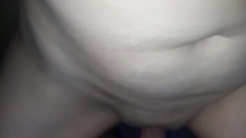 Tirei a calcinha da ruiva e gozei muito dentro da buceta dela