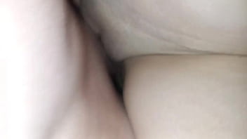 Tirei a calcinha da ruiva e gozei muito dentro da buceta dela