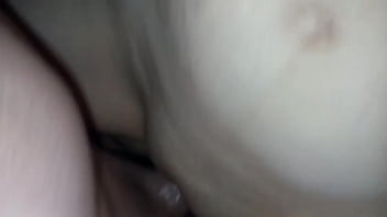 Tirei a calcinha da ruiva e gozei muito dentro da buceta dela