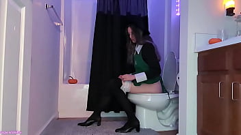 Starbucks witch sage eldritch in pantyhose peeing voyeur