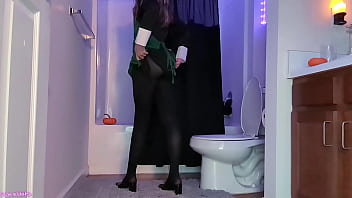 Starbucks witch sage eldritch in pantyhose peeing voyeur
