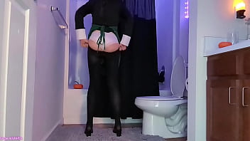 Starbucks witch sage eldritch in pantyhose peeing voyeur