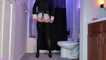 Starbucks witch sage eldritch in pantyhose peeing voyeur