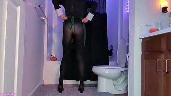 Starbucks witch sage eldritch in pantyhose peeing voyeur